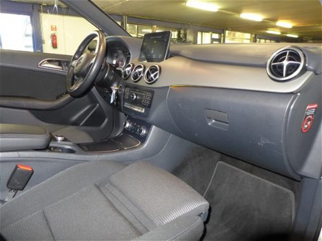 Mercedes-Benz B-klasse - B180 d 109PK 7G-DCT Lease Edition Plus, automaat, navigatie, trekhaak - 1
