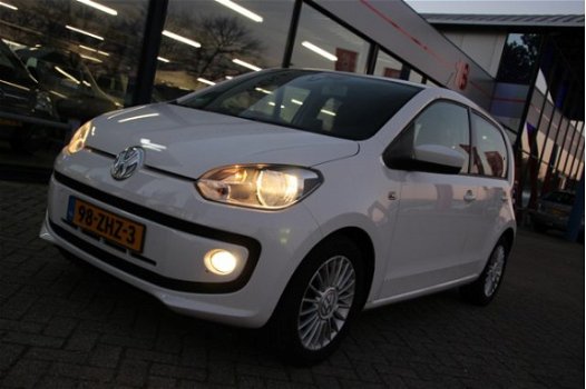 Volkswagen Up! - 1.0 high up BlueMotion | Airco | Navigatie | APK 04-12-2020 | - 1