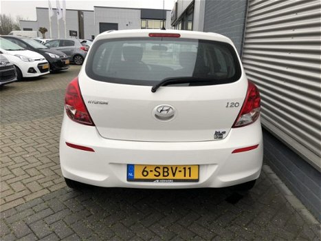 Hyundai i20 - 1.2i i-Deal Navigatie, LMV, Centrale vergrendeling, Dealer onderhouden - 1