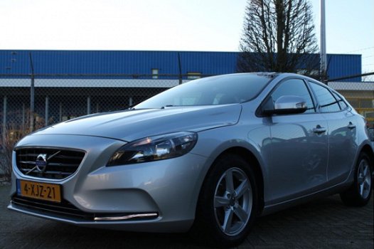 Volvo V40 - 1.6 D2 Navi.Pdc.Led.Nap.Clima.Dealer/garage auto.6-bak - 1