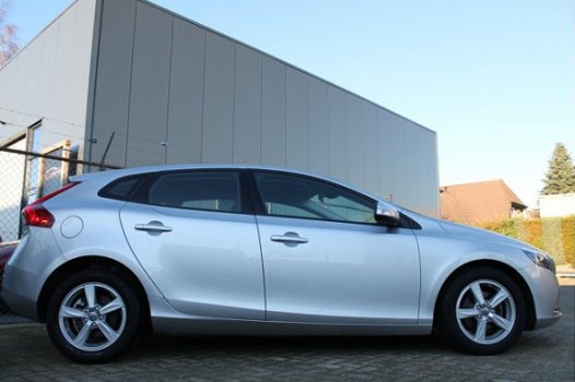 Volvo V40 - 1.6 D2 Navi.Pdc.Led.Nap.Clima.Dealer/garage auto.6-bak - 1