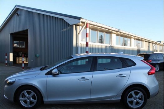 Volvo V40 - 1.6 D2 Navi.Pdc.Led.Nap.Clima.Dealer/garage auto.6-bak - 1