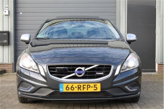 Volvo S60 - 1.6 DRIVe R-Design Xenon.Nap.ACC.BLIS.Dakraam.Pdc.Leer.Navi.Clima.Stoelverwarming - 1