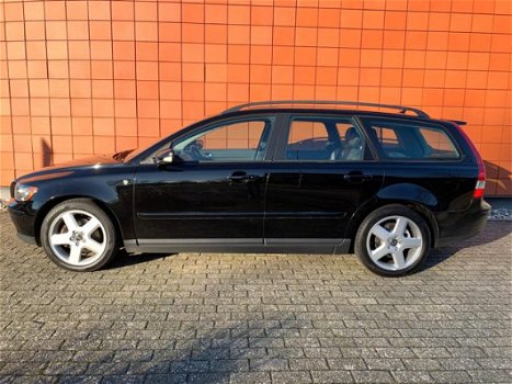 Volvo V50 - 2.4 Elite 140pk/254.901km/Leer/Schuifdak/Afn. trekhaak/5-cilinder/17inch velgen/Nette V5 - 1