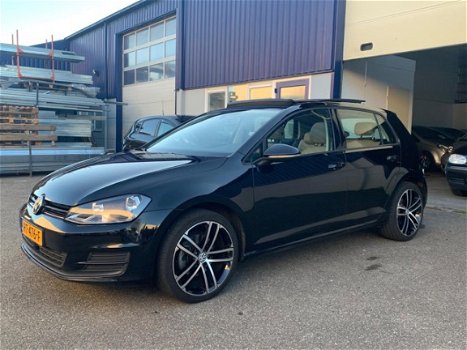 Volkswagen Golf - 1.2 TSI Comfortline DYNAMIC LED/ PANO/ DSG - 1