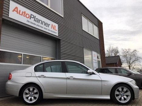 BMW 3-serie - 330i xDrive Unieke kmstand Dealer onderhouden - 1