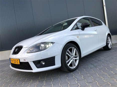 Seat Leon - 2.0 TDI FR Schuifdak Navigatie Sportstoelen Xenon Cruise control Climate control - 1