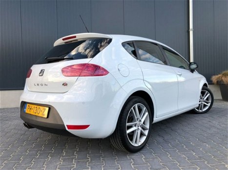 Seat Leon - 2.0 TDI FR Schuifdak Navigatie Sportstoelen Xenon Cruise control Climate control - 1