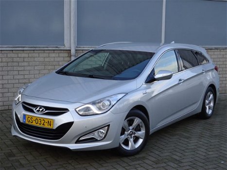 Hyundai i40 Wagon - 1.6 GDI Blue Go Edition Navigatie - camera - LM velgen - cruise - clima - 1