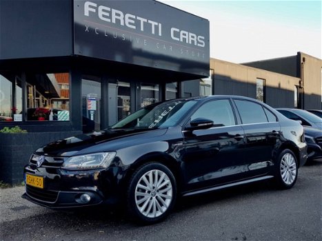 Volkswagen Jetta - 1.4 TSI HYBRID AUT7 HIGHLINE NAVI AIRCO XENON LMV PDC SL.137d.KM - 1