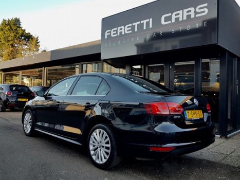 Volkswagen Jetta - 1.4 TSI HYBRID AUT7 HIGHLINE NAVI AIRCO XENON LMV PDC SL.137d.KM - 1