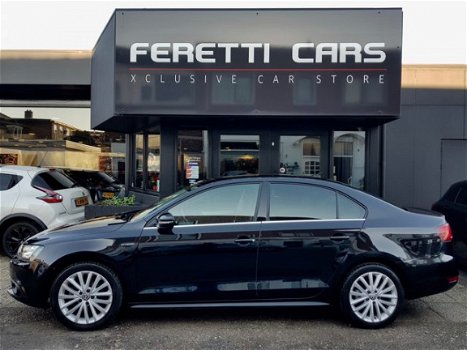 Volkswagen Jetta - 1.4 TSI HYBRID AUT7 HIGHLINE NAVI AIRCO XENON LMV PDC SL.137d.KM - 1