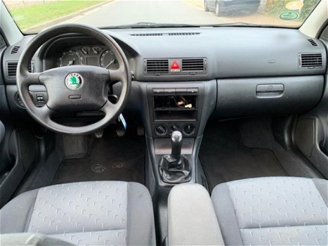 Skoda Octavia Combi - 1.6 Comfort - 1