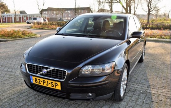 Volvo S40 - 2.4 Summum *NETTE AUTO RIJDT/SCHAKELT GOED*APK 07-2020 - 1