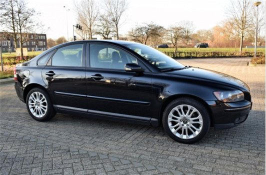 Volvo S40 - 2.4 Summum *NETTE AUTO RIJDT/SCHAKELT GOED*APK 07-2020 - 1