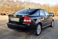 Volvo S40 - 2.4 Summum *NETTE AUTO RIJDT/SCHAKELT GOED*APK 07-2020 - 1 - Thumbnail