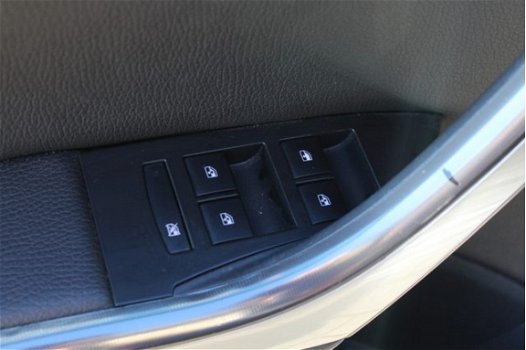Opel Astra - 1.6 Cosmo Automaat Sportinterieur 18 Inch lmv Cruise Control parkeer sensoren v+a 0492- - 1