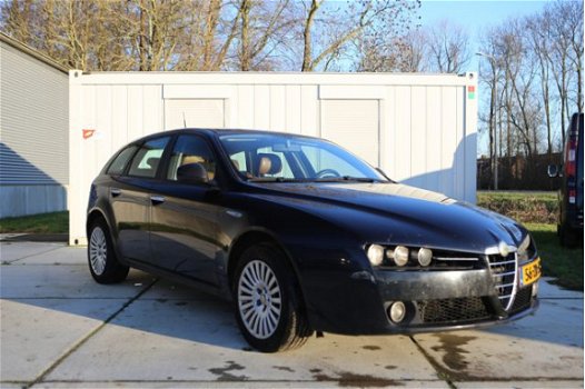 Alfa Romeo 159 Sportwagon - 1.8 mpi Business Cruise control, Lederen bekleding, Airco - 1