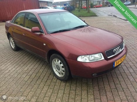 Audi A4 - 1.8 5V Ambiente - 1