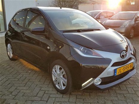 Toyota Aygo - 1.0 VVT-i x-sport Leer Bluetooth camera Lederen bekleding - 1