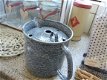 Brocante emaille melk koker, grijs gewolkt. - 1 - Thumbnail