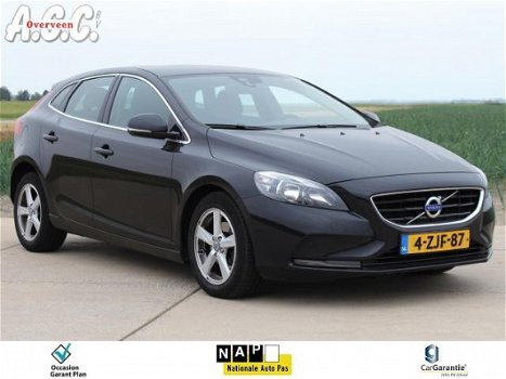 Volvo V40 - 1.6 D2 Momentum Trekhaak ECC Navi PDC - 1