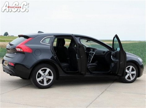 Volvo V40 - 1.6 D2 Momentum Trekhaak ECC Navi PDC - 1