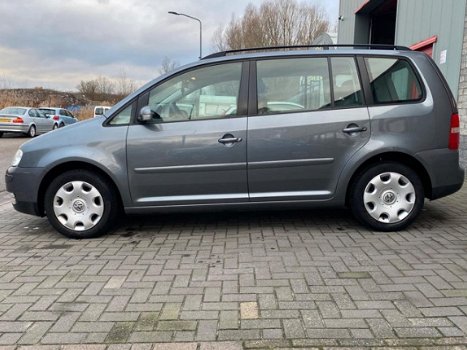 Volkswagen Touran - 1.6-16V FSI - 1