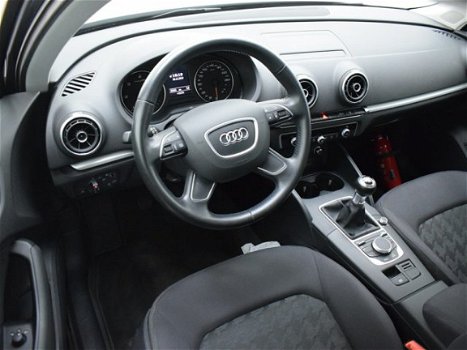 Audi A3 - 1.6 TDI Ultra Attraction (CLIMA/NAVI/PDC) - 1