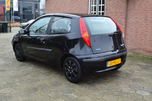 Fiat Punto - 1.2 ELX bj.2001 179.000 km el.ramen radio/cd nieuwe APK mooi en goed - 1