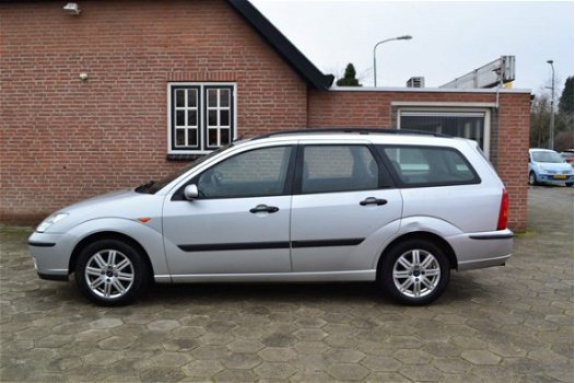 Ford Focus Wagon - 1.6-16V Futura airco leer el.ramen lm.velgen dakrails radio/cd+stuurbediening mis - 1