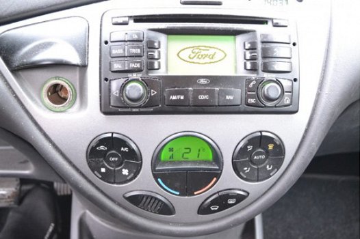 Ford Focus Wagon - 1.6-16V Futura airco leer el.ramen lm.velgen dakrails radio/cd+stuurbediening mis - 1