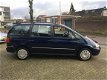 Volkswagen Sharan - 1.9 TDI Comfortline / APK MAART 2020 / RIJDT PRIMA / CLIMA / AUTOMAAT / 2 SLEUTE - 1 - Thumbnail