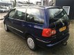 Volkswagen Sharan - 1.9 TDI Comfortline / APK MAART 2020 / RIJDT PRIMA / CLIMA / AUTOMAAT / 2 SLEUTE - 1 - Thumbnail