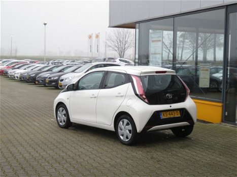 Toyota Aygo - 1.0 VVT-i X-play - 1