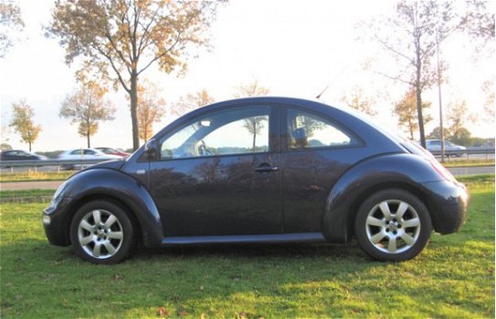 Volkswagen New Beetle - 2.0 Highline - 1