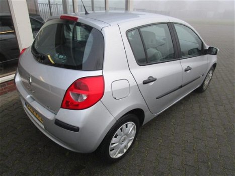 Renault Clio - 1.5 DCI TEAM SPIRIT - 1