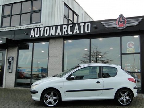 Peugeot 206 - 1.4 XT Automaat | APK tot 10-2020 | 17 inch | Radio-CD/AUX/USB - 1