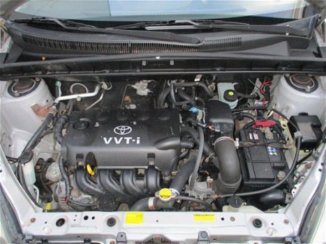 Toyota Verso - Yaris 1.5-16V VVTi Sol / benzine auto / airco / - 1