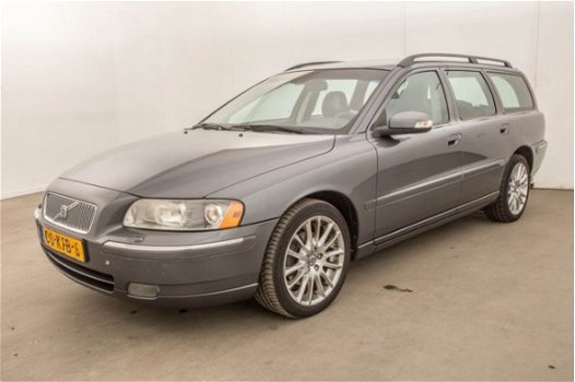 Volvo V70 - 2.4 D5 Edition Classic Automaat - 1