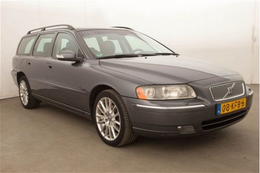 Volvo V70 - 2.4 D5 Edition Classic Automaat - 1