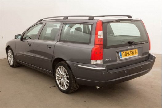 Volvo V70 - 2.4 D5 Edition Classic Automaat - 1