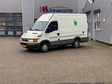 Iveco Daily - 35 S 12V 300 H1 - Schuifdeur rechts - Trekhaak - Radio - Nieuwe APK - Prijs is Ex. BTW - 1