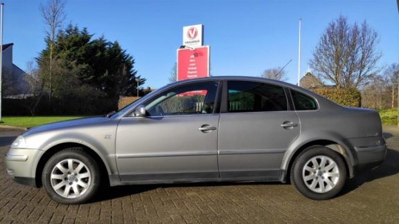 Volkswagen Passat - 2.0-20V Highline - 1