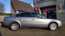 Volkswagen Passat - 2.0-20V Highline