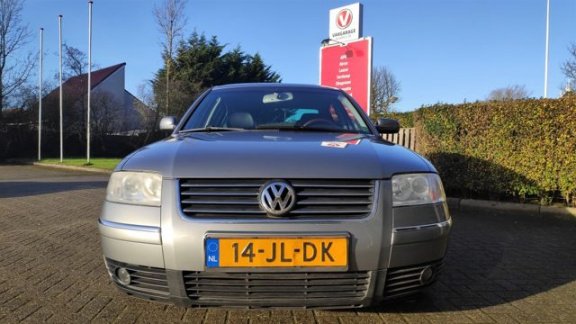 Volkswagen Passat - 2.0-20V Highline - 1