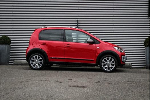 Volkswagen Up! - Cross Up 1.0 BMT 75pk Navigate Parkeersensor achter Cruise control Radio Stoelverwa - 1