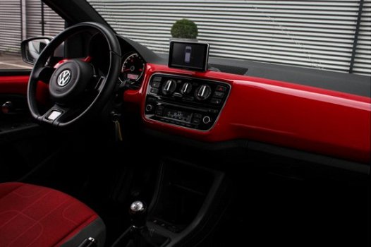 Volkswagen Up! - Cross Up 1.0 BMT 75pk Navigate Parkeersensor achter Cruise control Radio Stoelverwa - 1