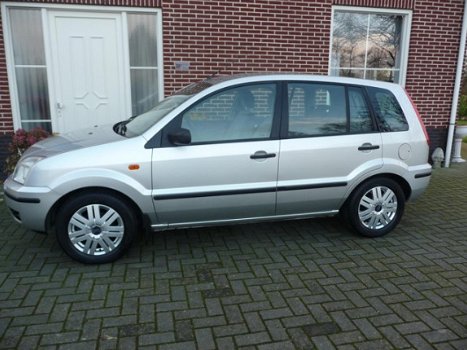 Ford Fusion - 1.4-16V Luxury - 1