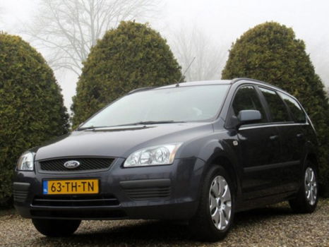 Ford Focus Wagon - 1.6-16V / Airco / Cruise / Trekhaak - 1